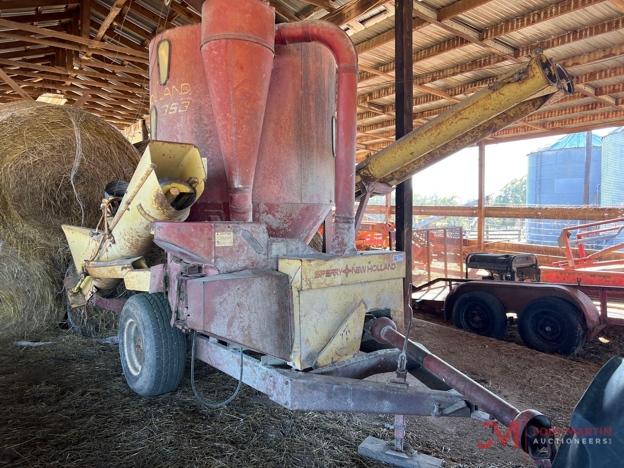 NEW HOLLAND 353 GRINDER MIXER