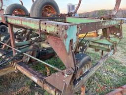 JOHN DEERE 1610 HYDRAULIC FOLDING CHISEL PLOW