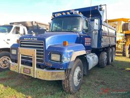 2001 MACK RD688S TRI-AXLE DUMP TRUCK