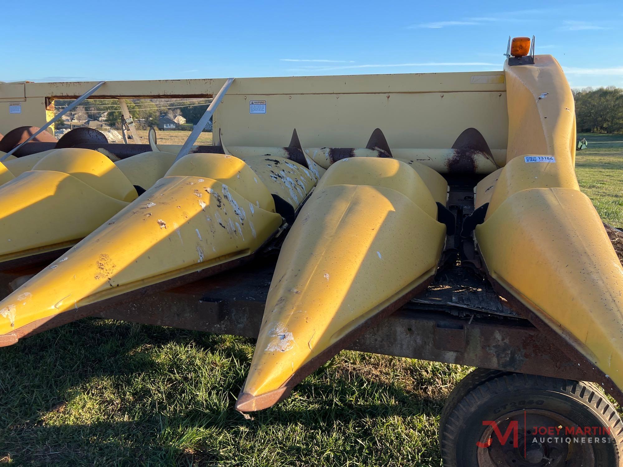 NEW HOLLAND 8-ROW CORN HEADER