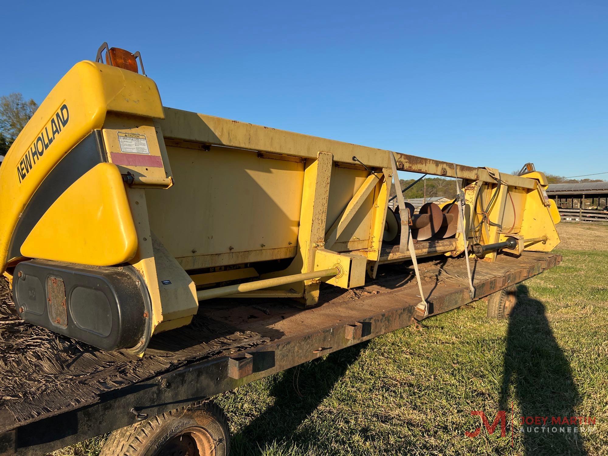 NEW HOLLAND 8-ROW CORN HEADER