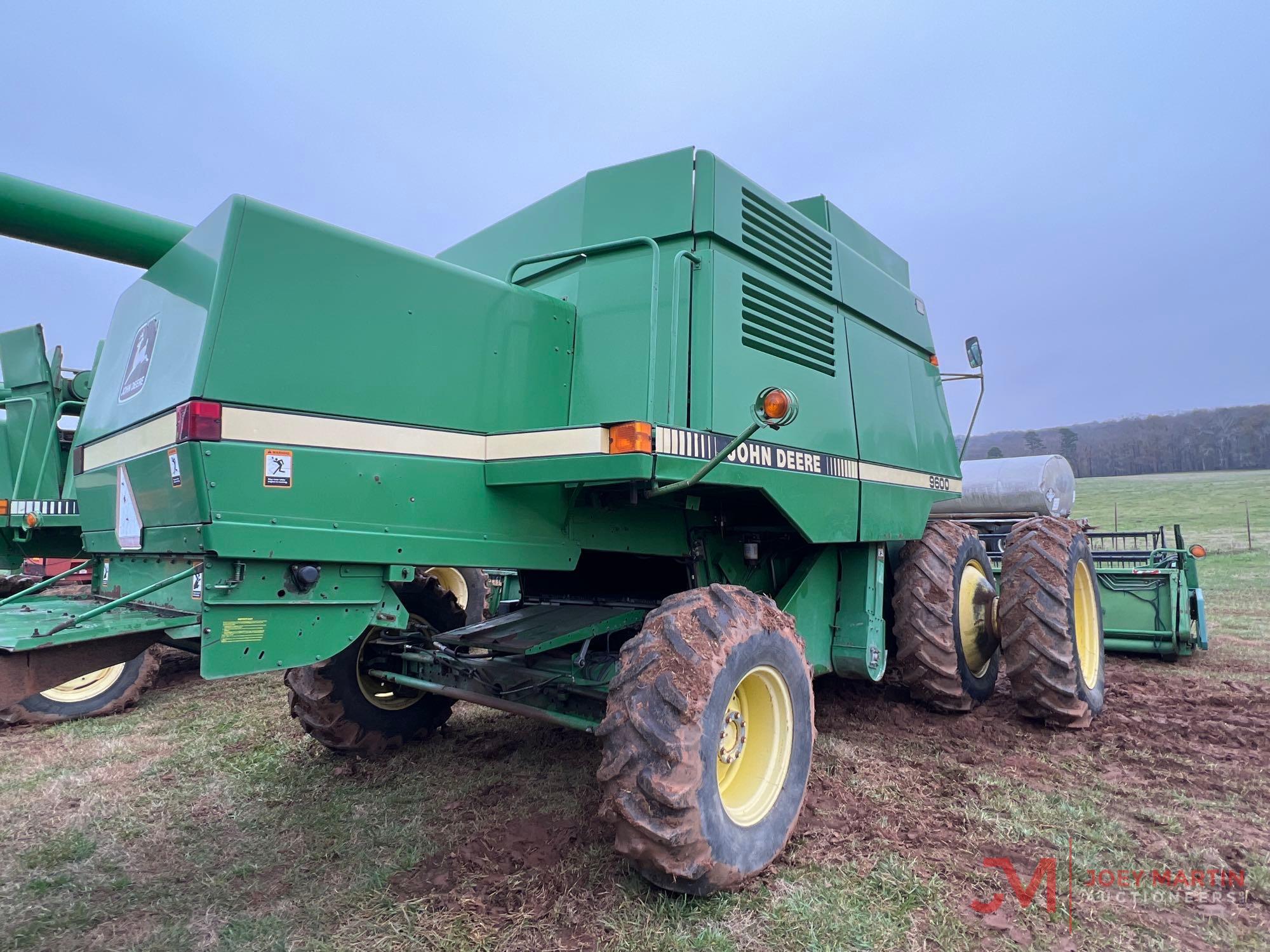 JOHN DEERE 9600 COMBINE