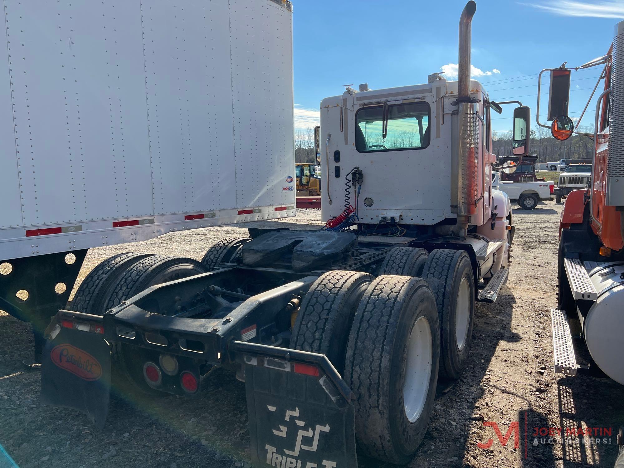 2005 FREIGHLINER DAY CAB TRUCK TRACTOR