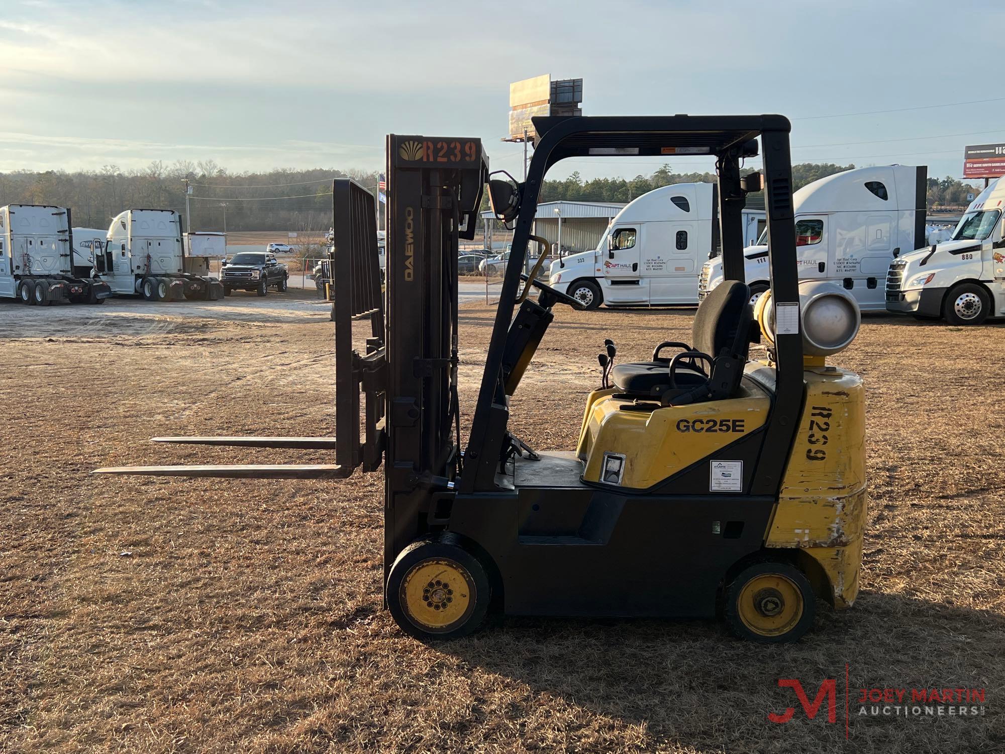 DAEWOO GC25E-3 STRAIGHT MAST FORKLIFT