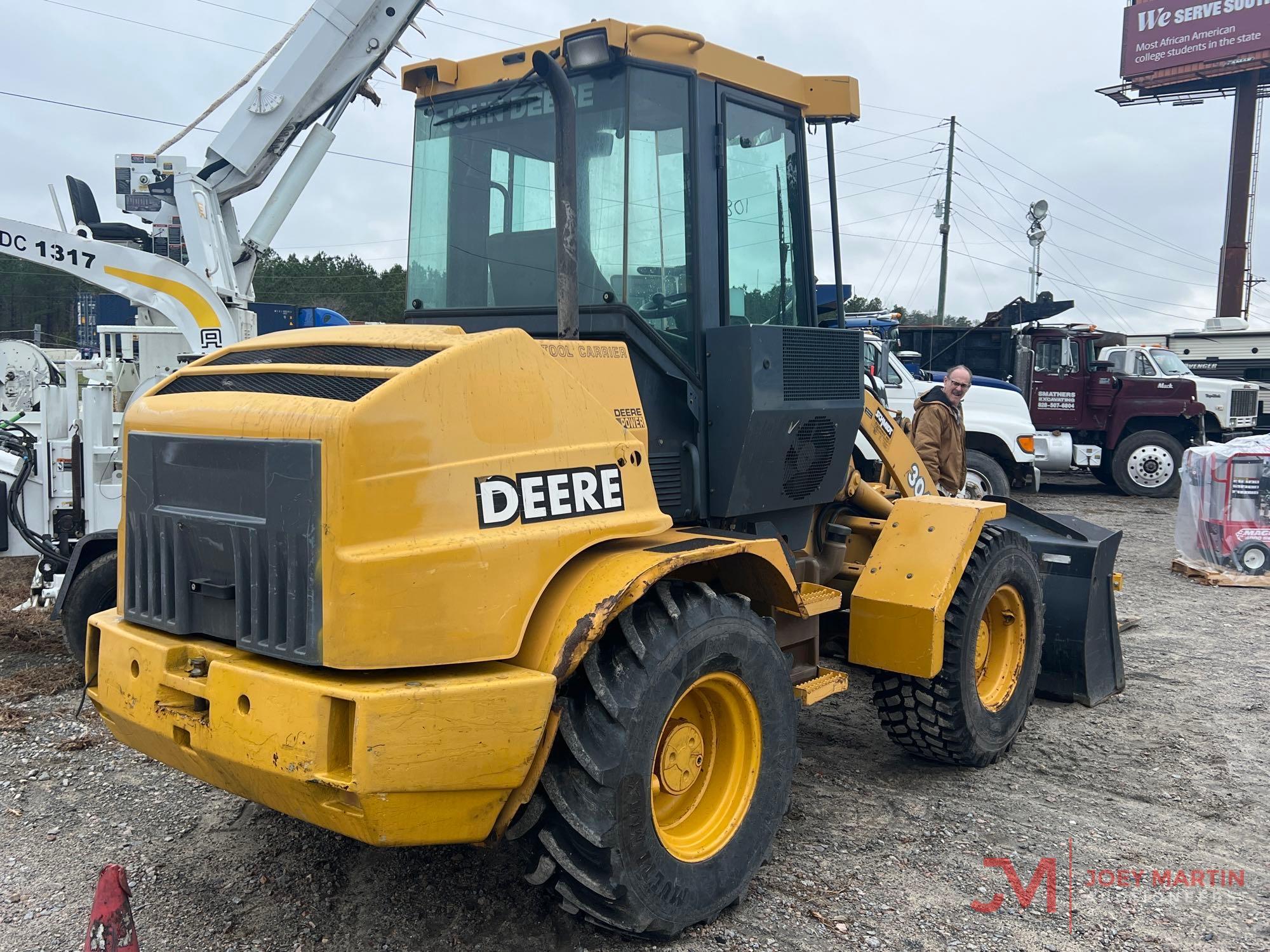 2000 DEERE 304H RUBBER TIRE LOADER