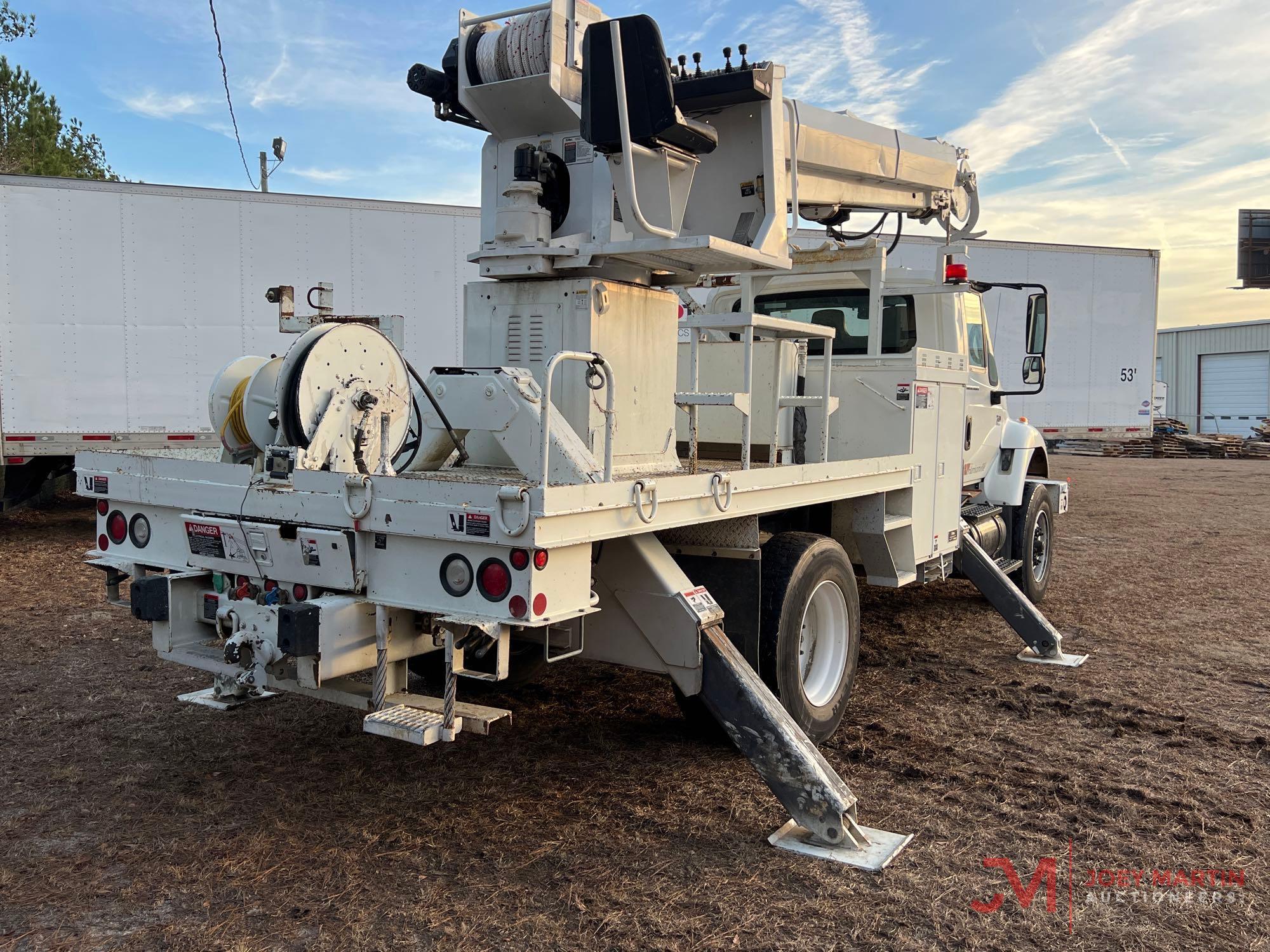 2005 INTERNATIONAL 7400 DIGGER DERRICK TRUCK