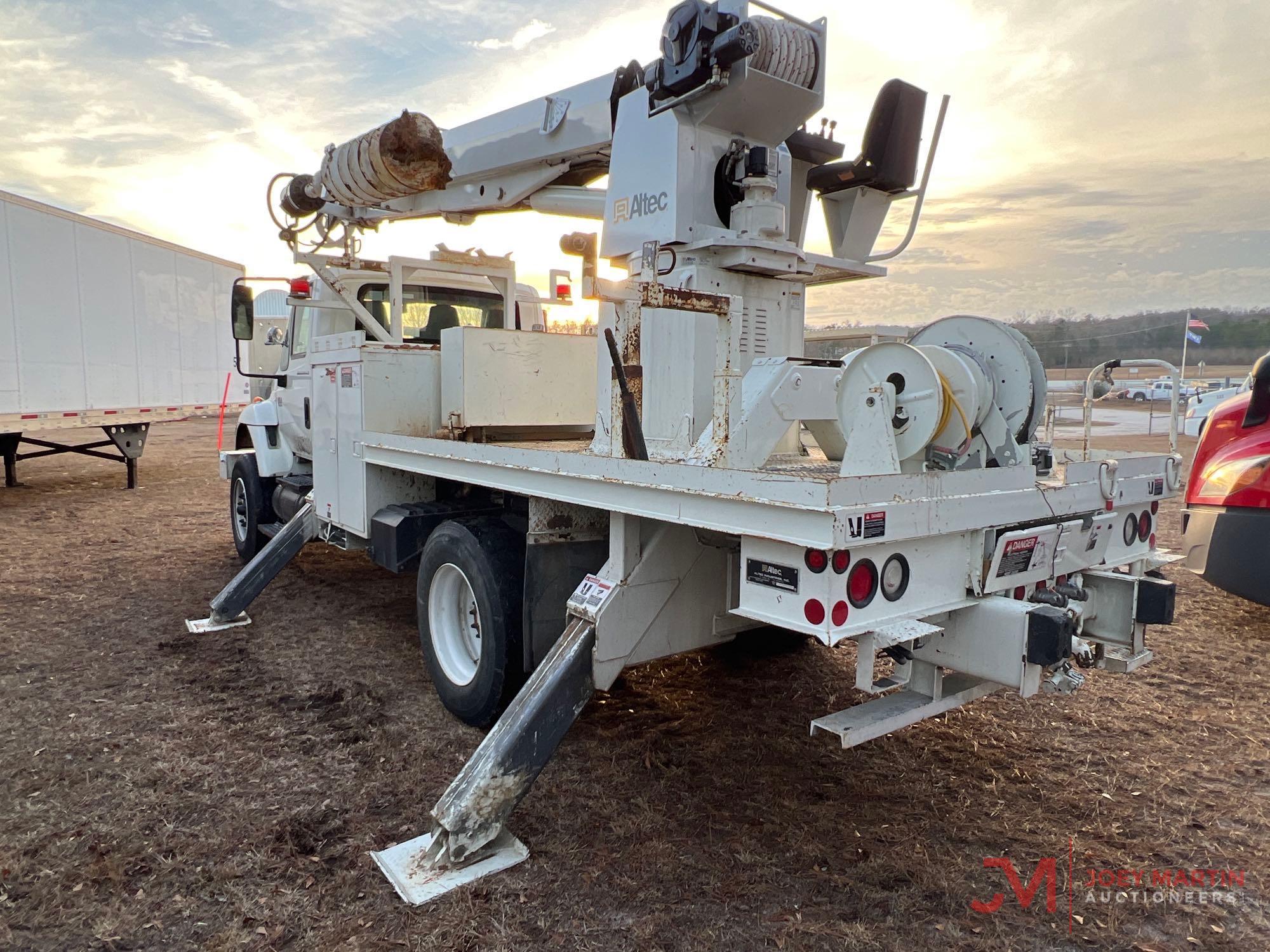 2005 INTERNATIONAL 7400 DIGGER DERRICK TRUCK