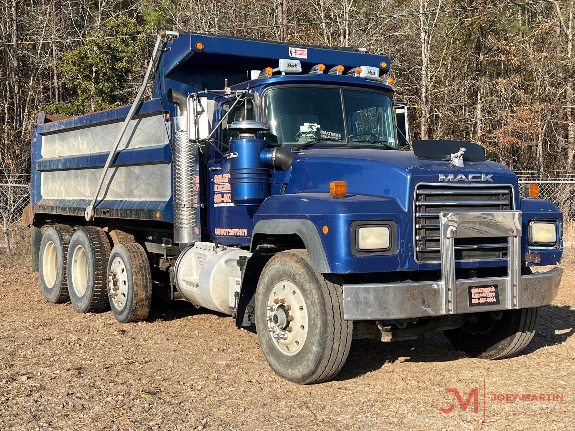 2001 MACK RD688S TRI-AXLE DUMP TRUCK