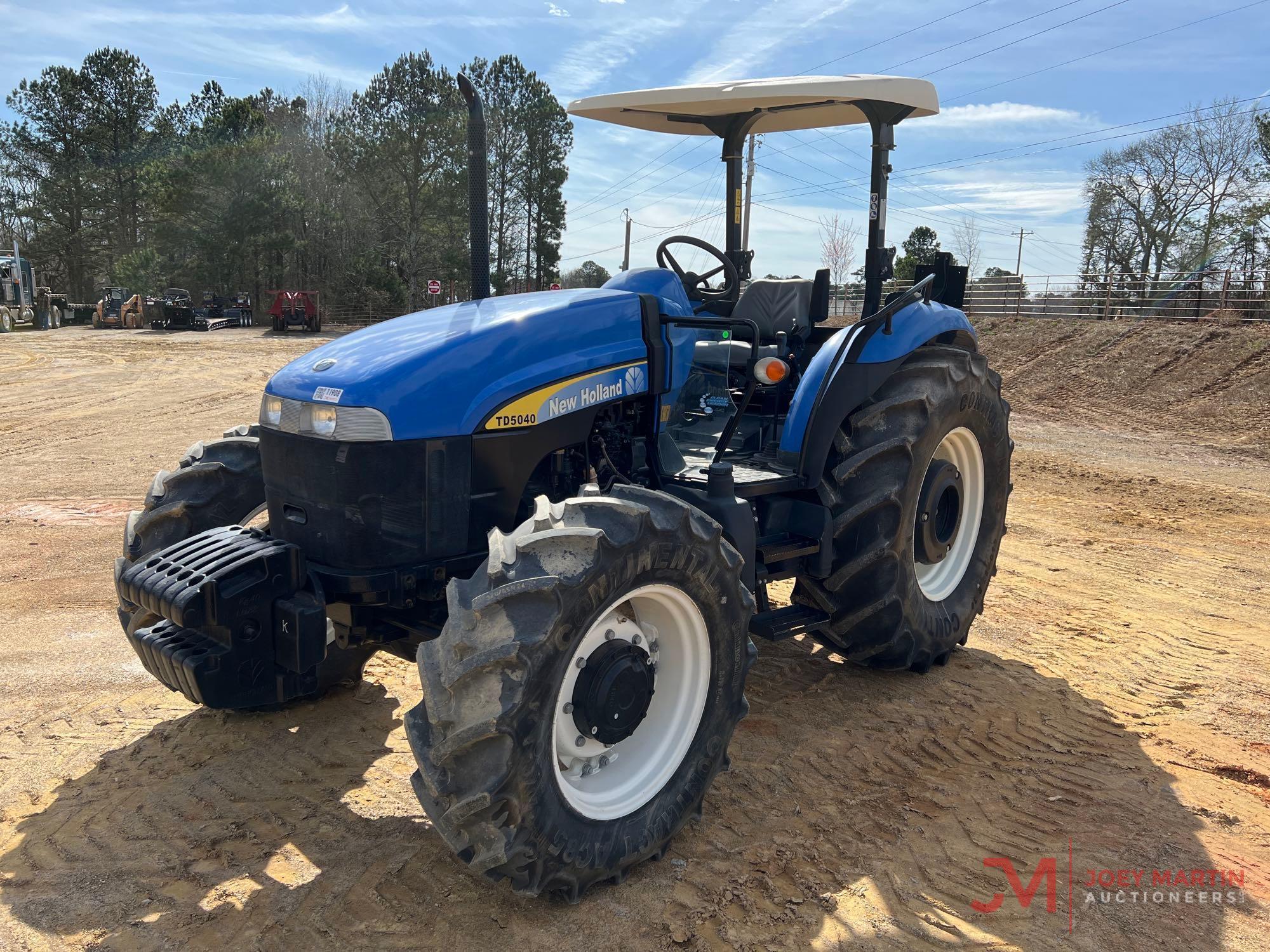 NEW HOLLAND TD5040 AG TRACTOR