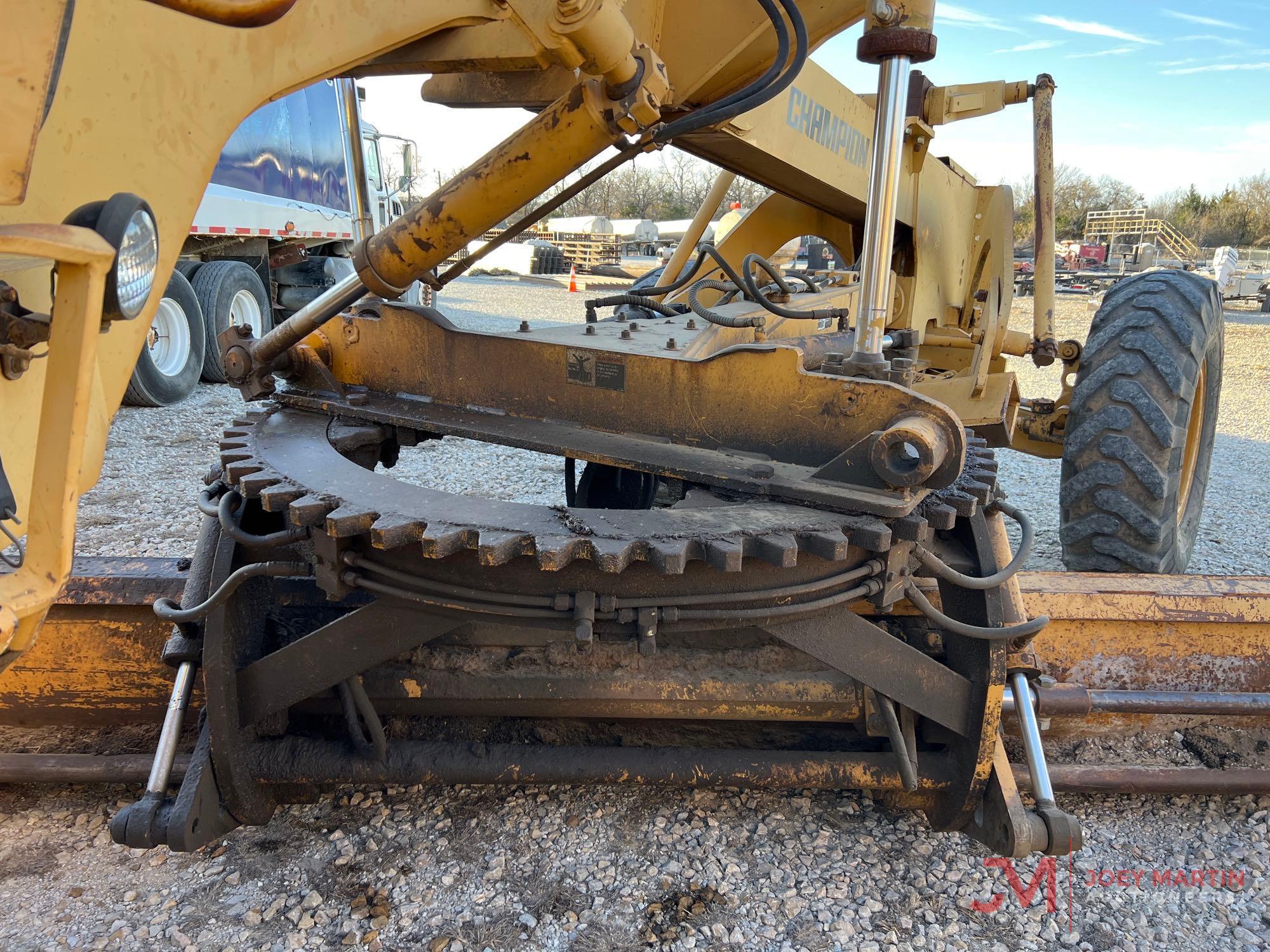 CHAMPION 720A SERIES III MOTOR GRADER