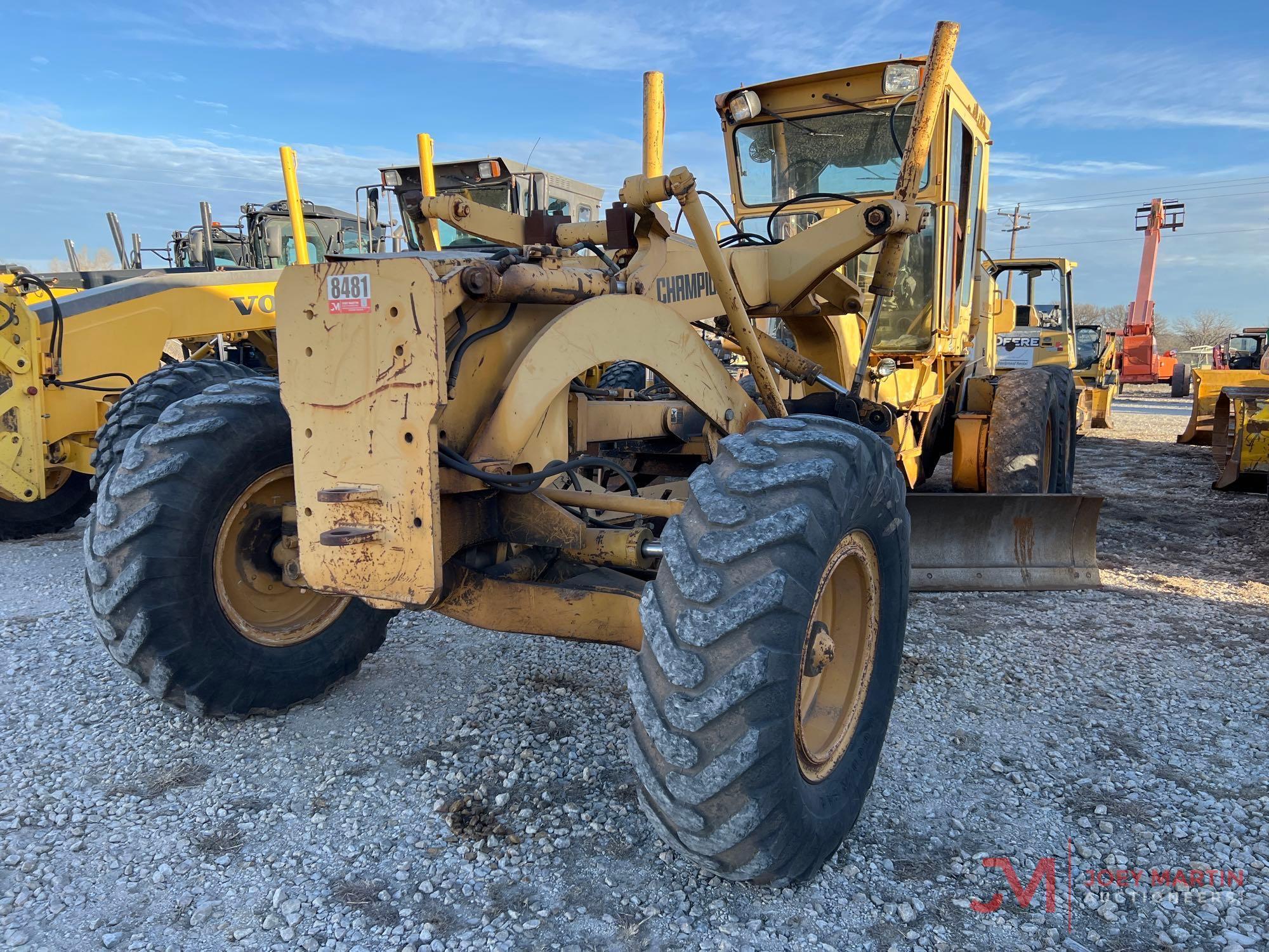 CHAMPION 720A SERIES III MOTOR GRADER