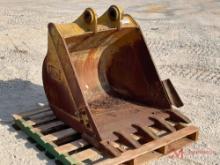 EMAQ 36" EXCAVATOR TOOTH BUCKET W/ SIDE CUTTERS