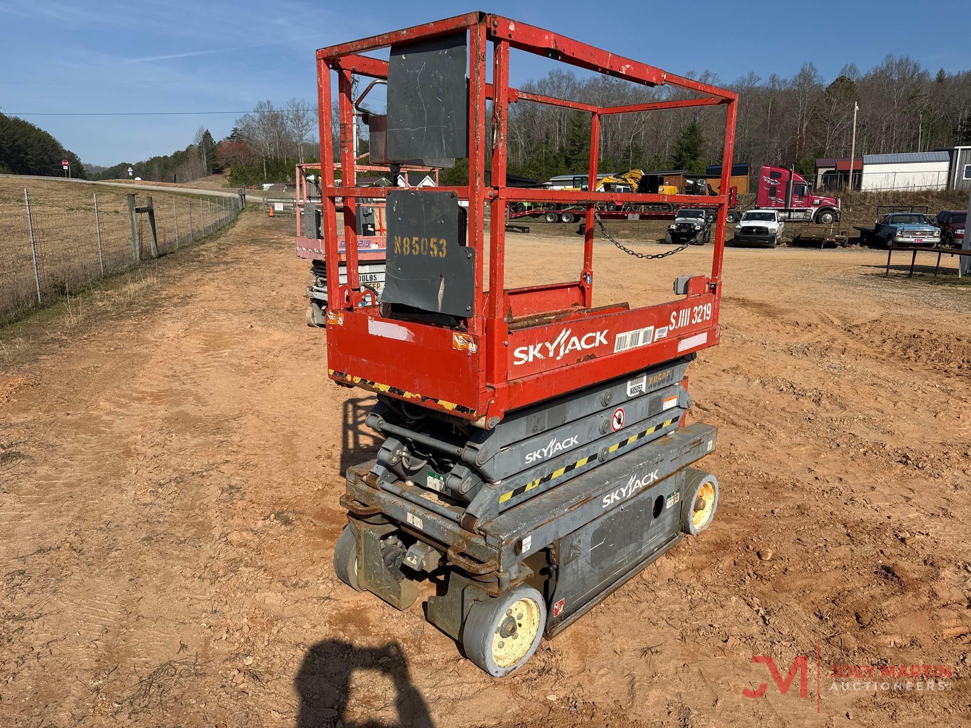 2014 SKYJACK SJIII-3219 SCISSOR LIFT