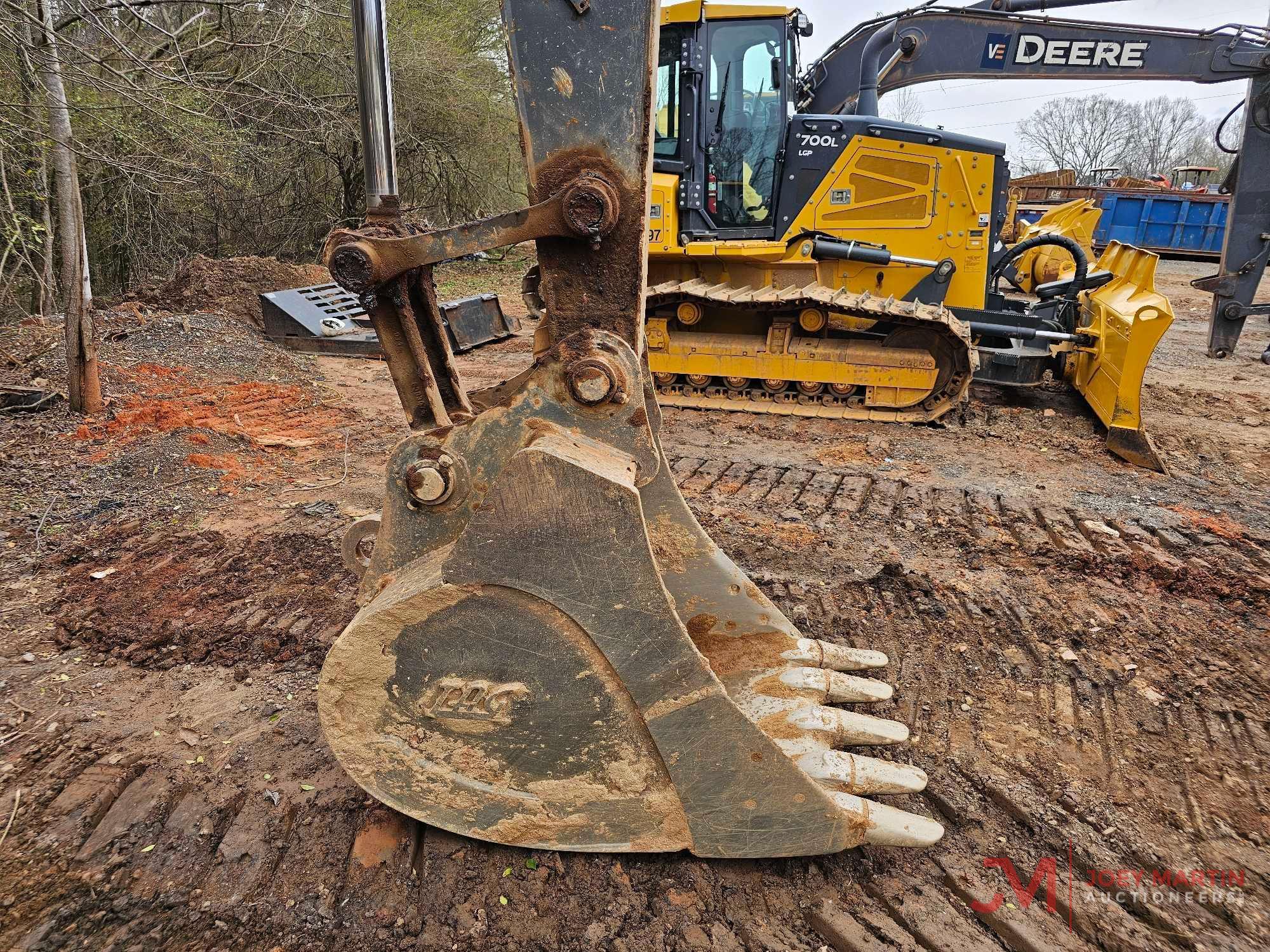 2014 DEERE 160 HYDRAULIC EXCAVATOR