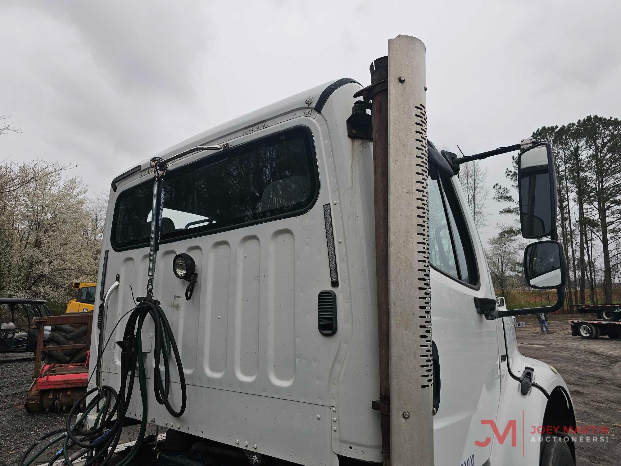 2004 FREIGHTLINER M2 TRUCK TRACTOR