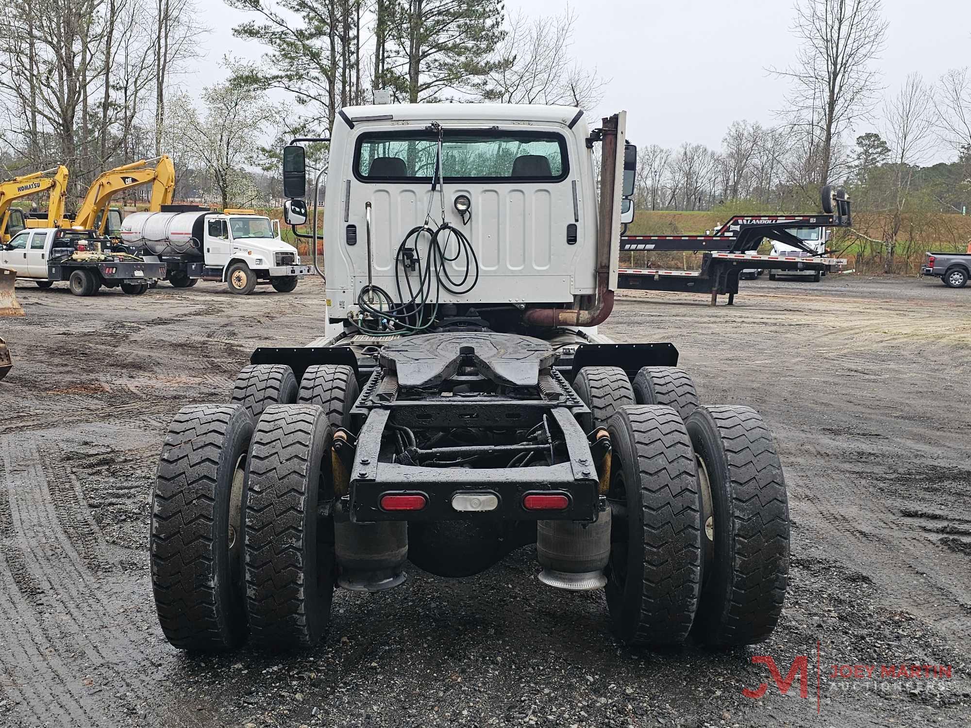 2004 FREIGHTLINER M2 TRUCK TRACTOR