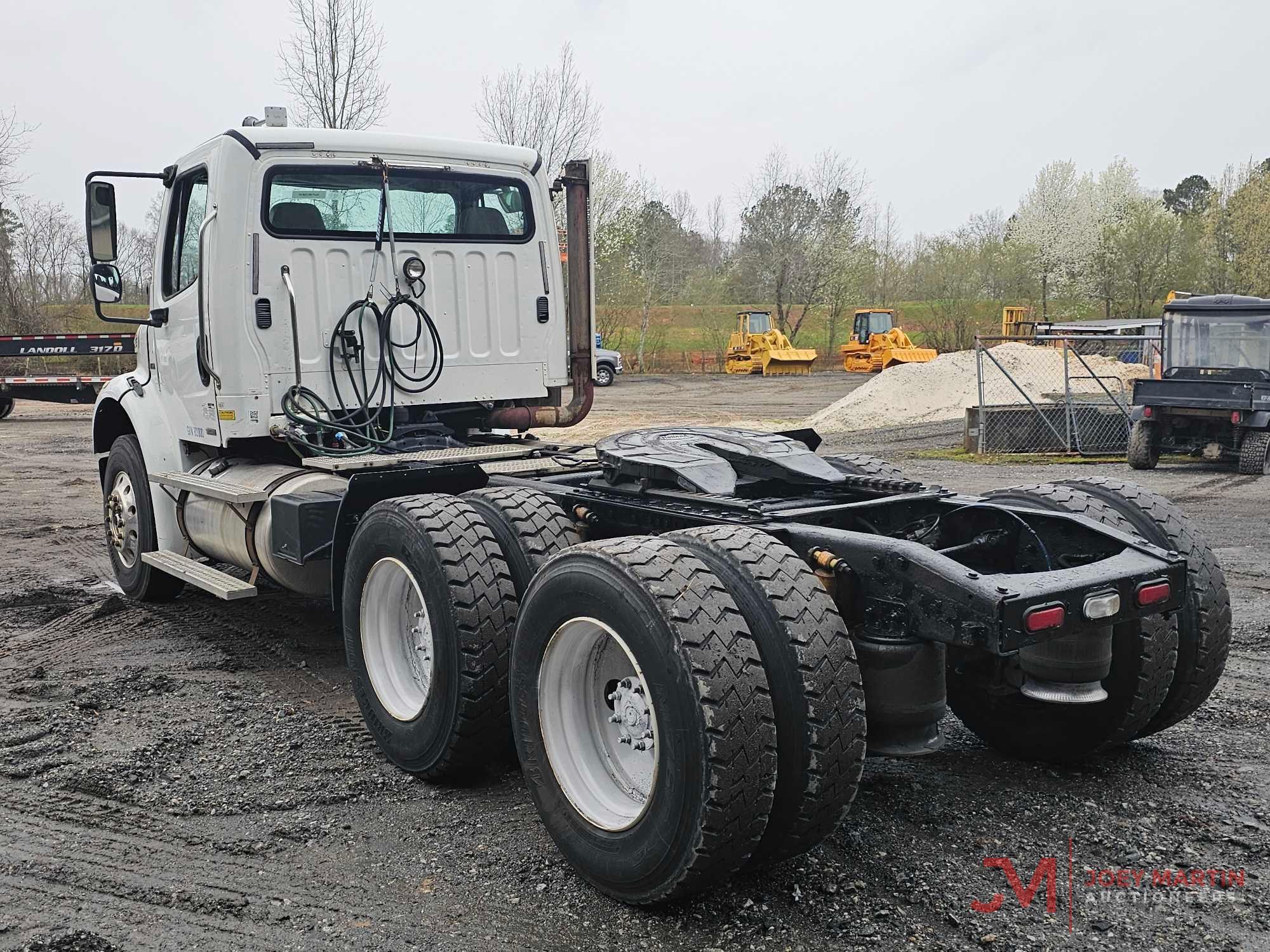 2004 FREIGHTLINER M2 TRUCK TRACTOR