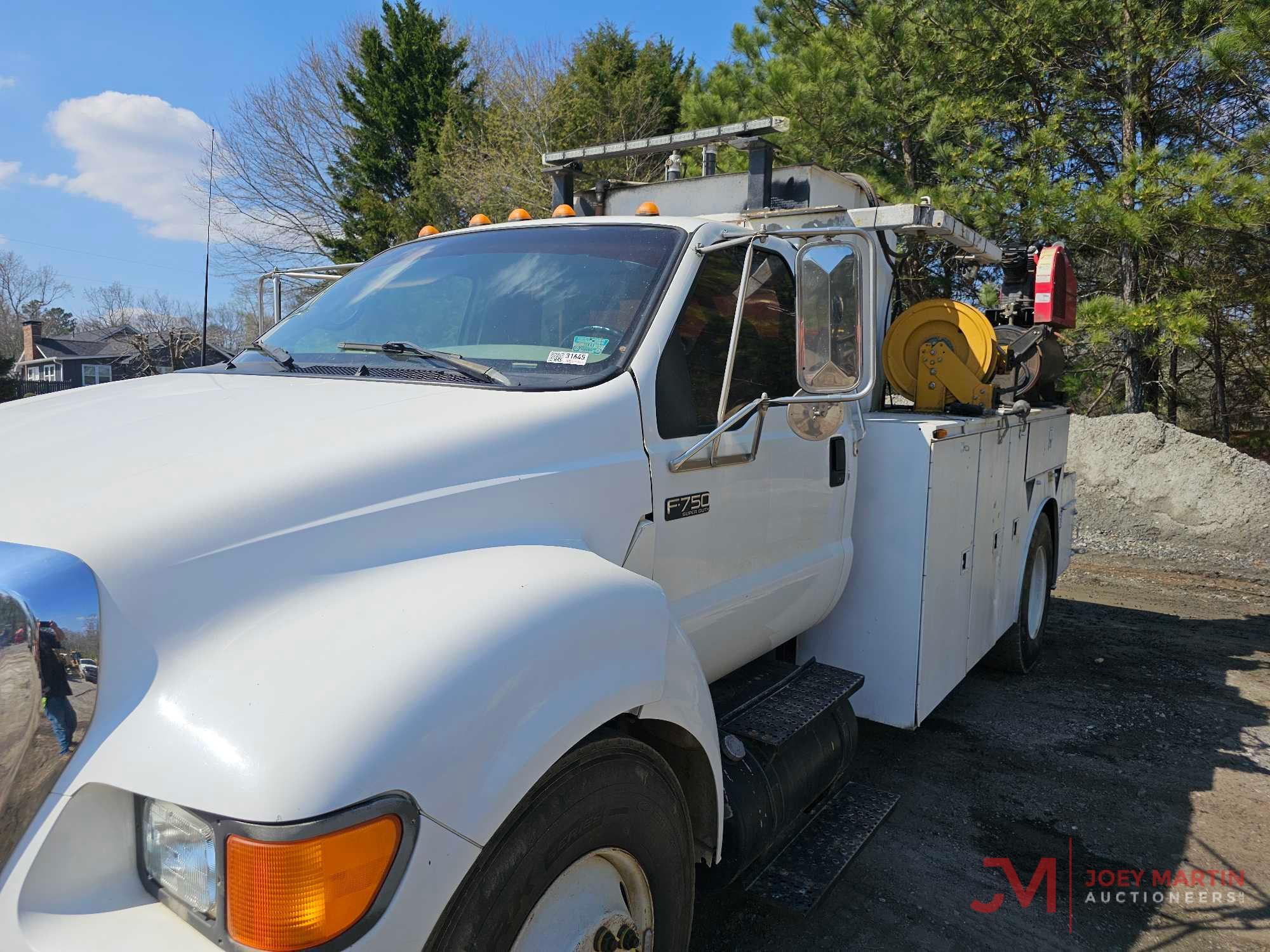 2006 FORD F-750 SUPERDUTY LUBE TRUCK