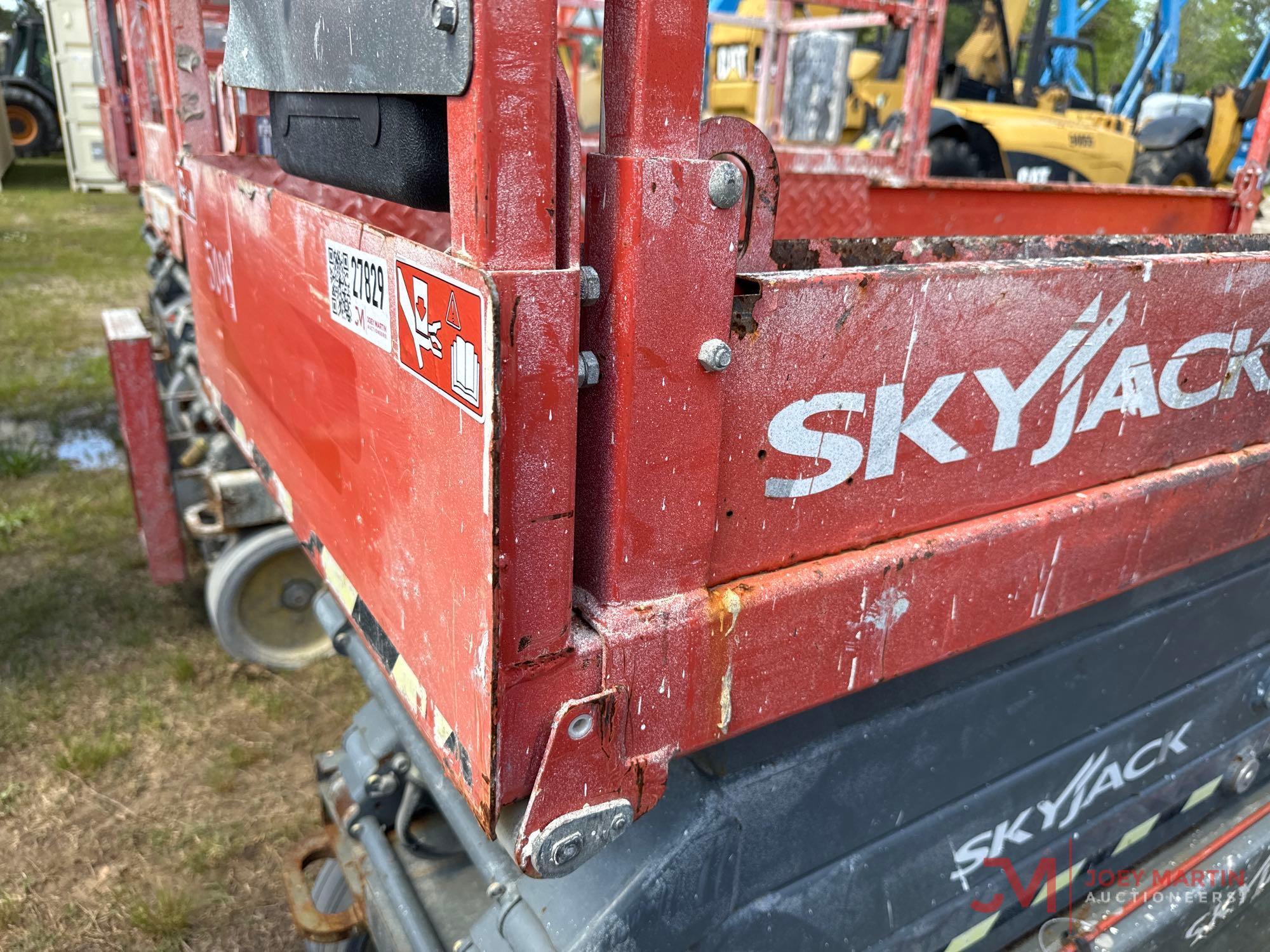 2017 SKYJACK SJIII 3226 SCISSOR LIFT