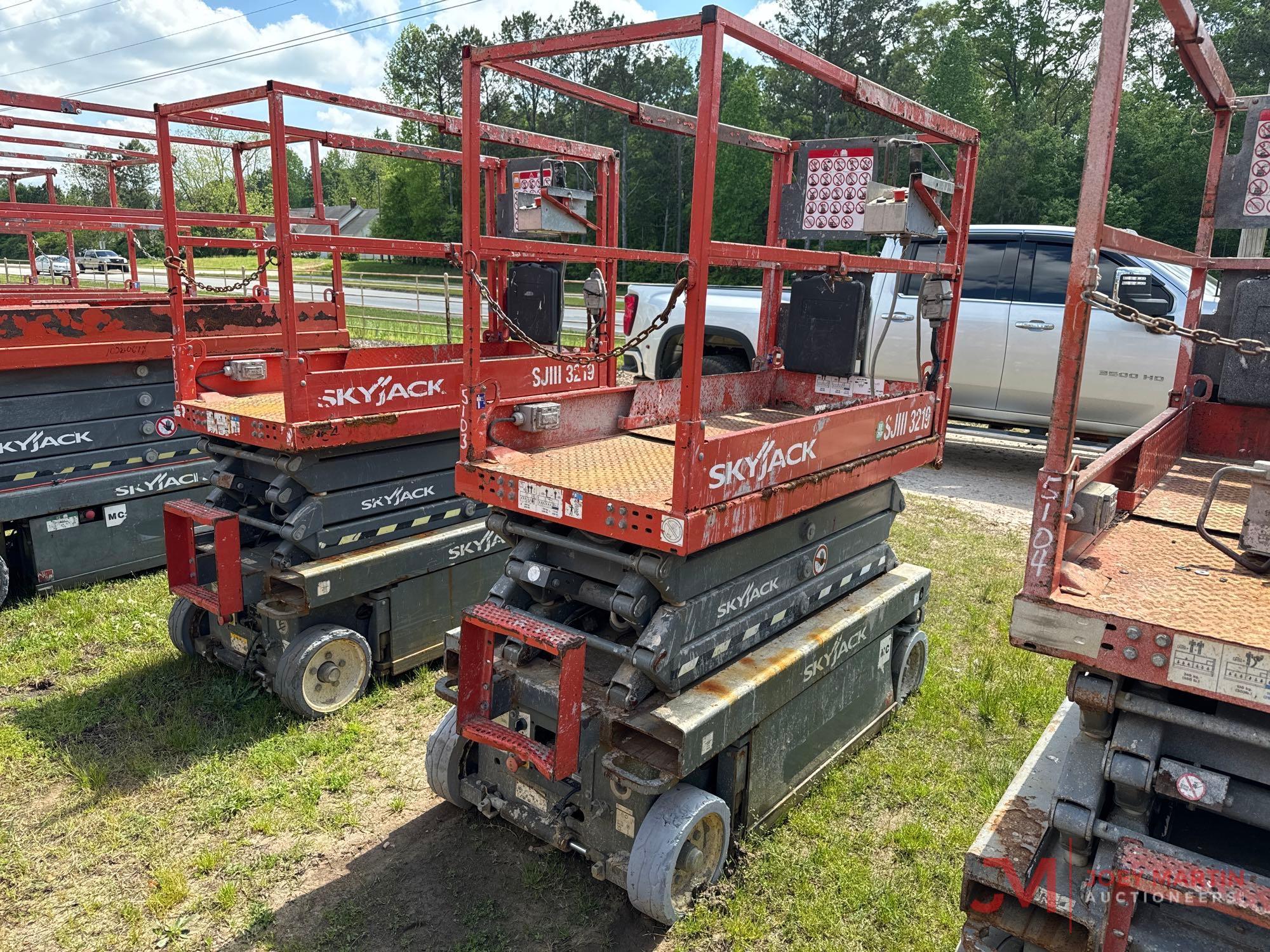 2016 SKYJACK SJIII 3219 SCISSOR LIFT