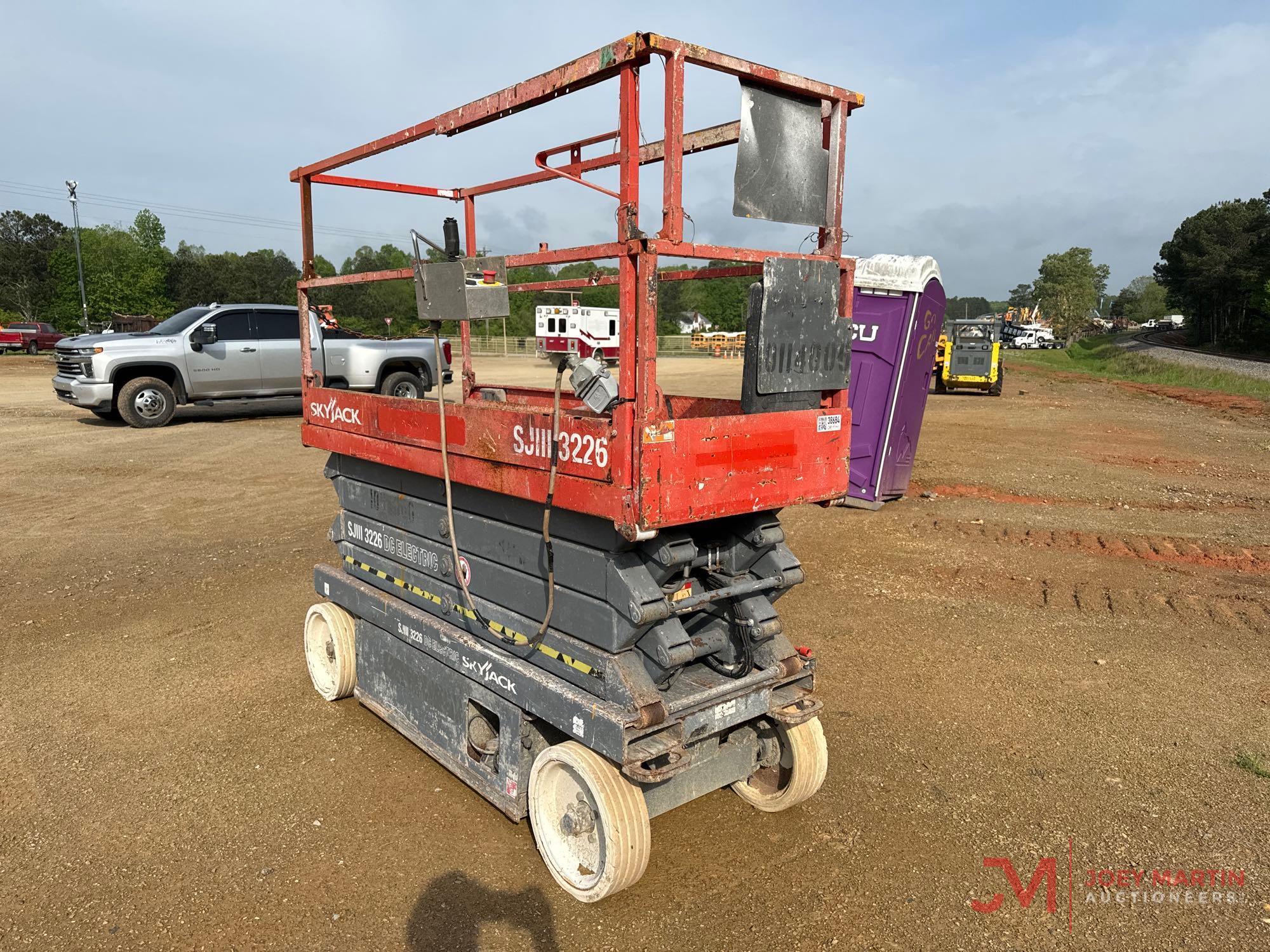 SKYJACK SJIII 3226 SCISSOR LIFT