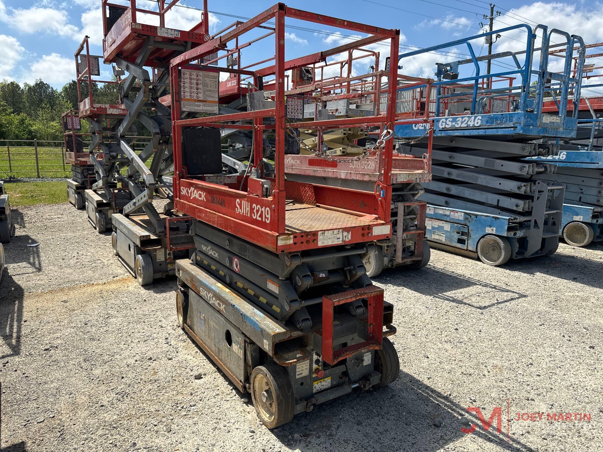 2014 SKYJACK SJIII3219 SCISSOR LIFT