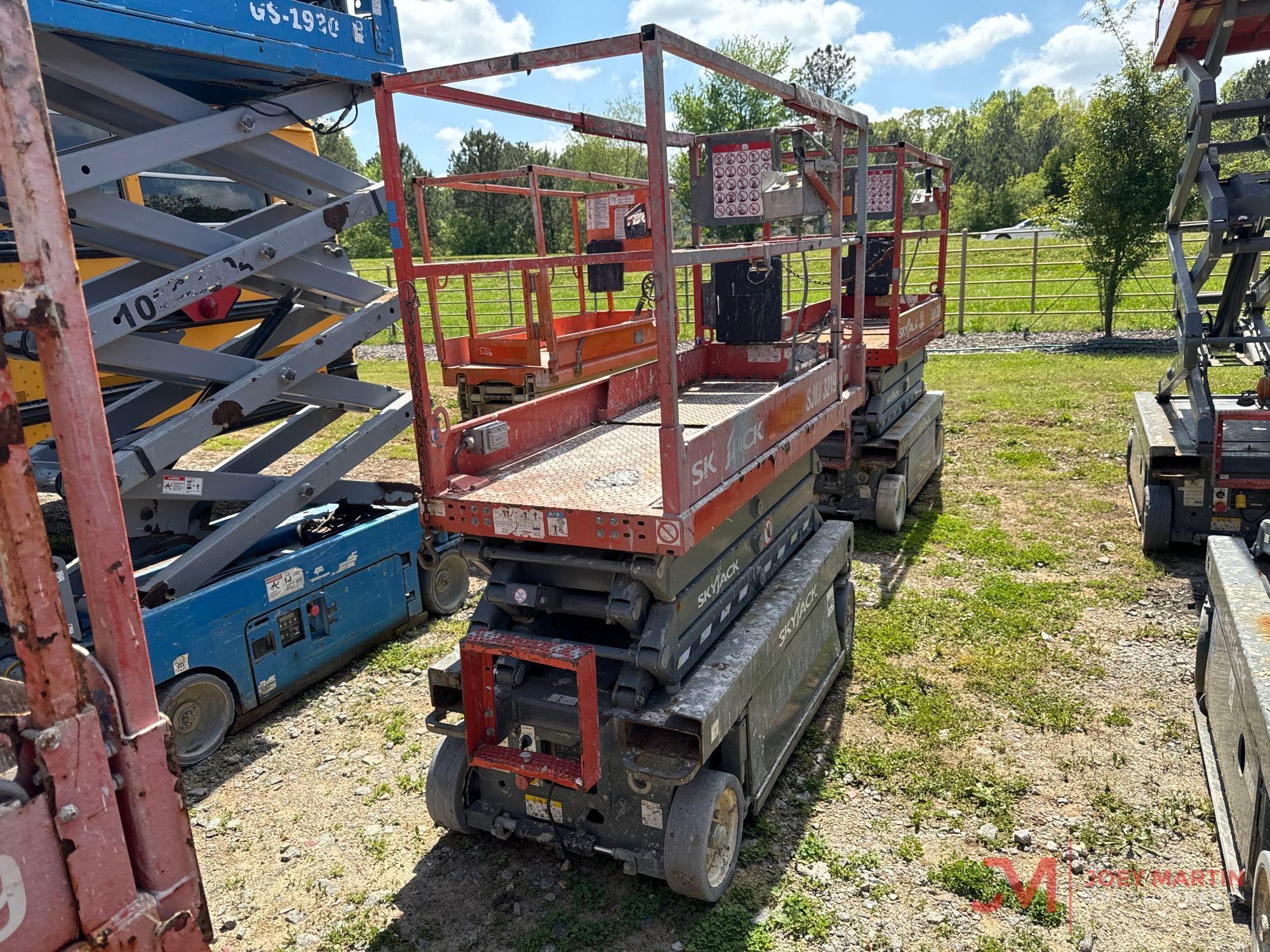 2016 SKYJACK SJIII 3219 SCISSOR LIFT