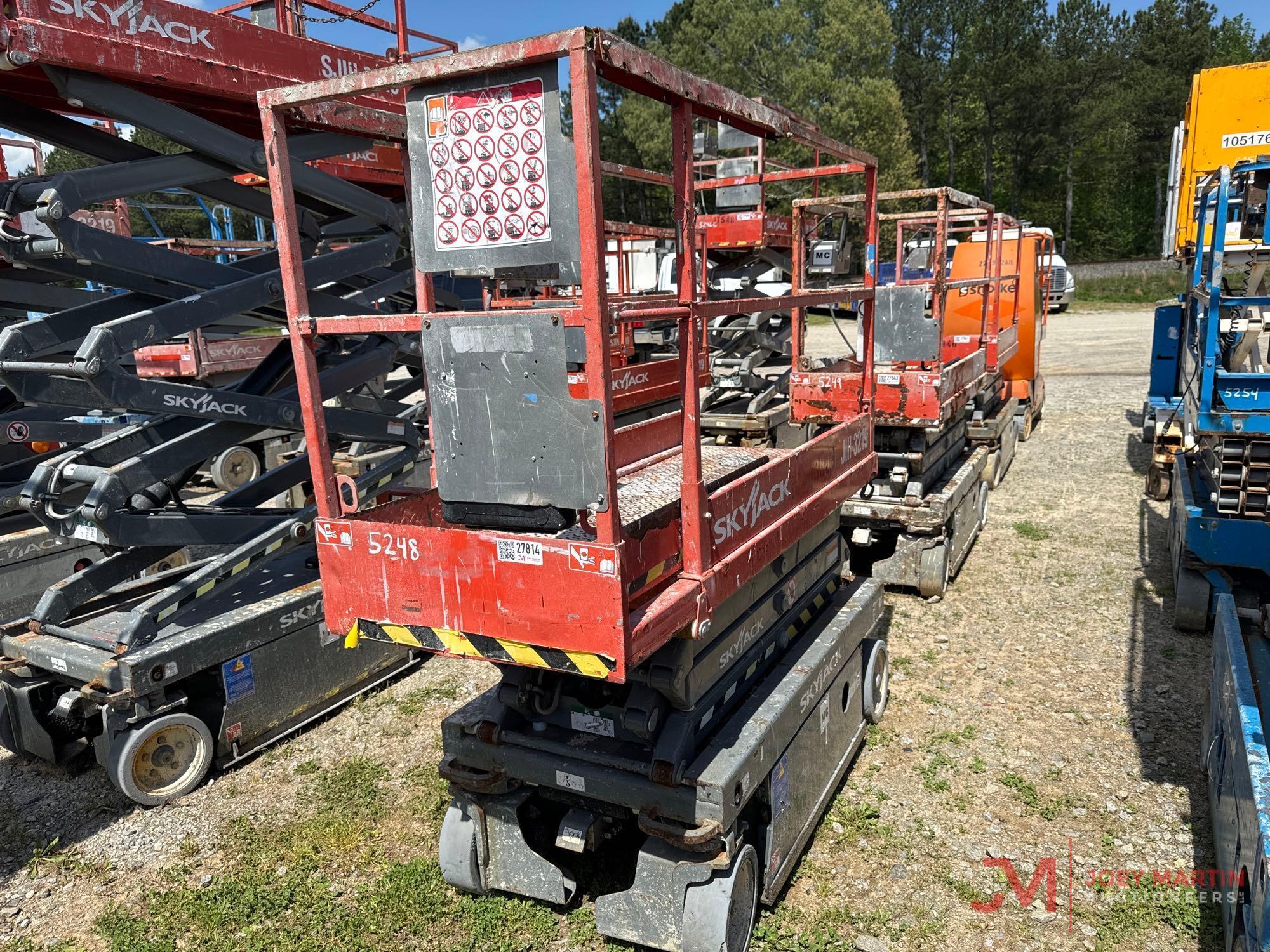 2016 SKYJACK SJIII 3219 SCISSOR LIFT