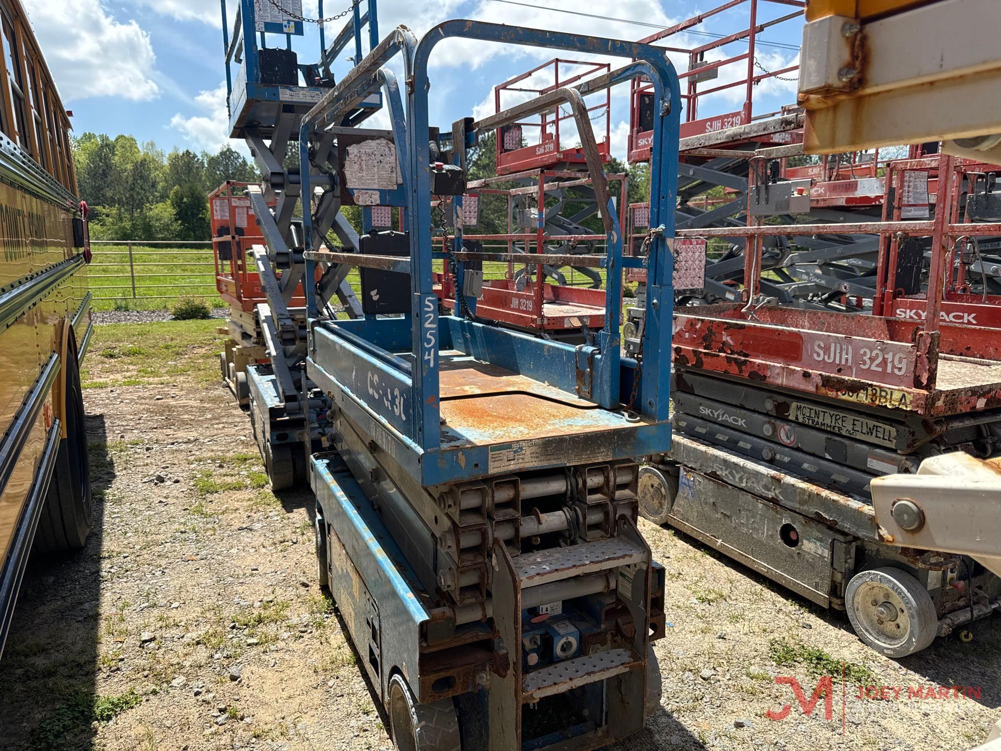 2014 GENIE GS-1930 SCISSOR LIFT