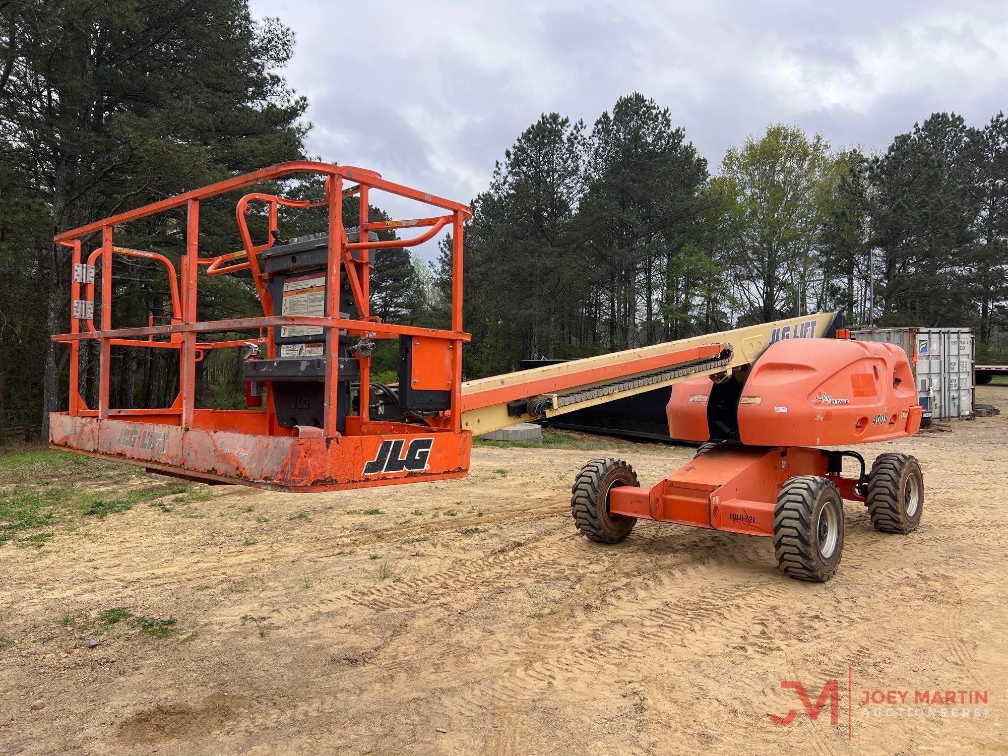 2013 JLG 400S BOOM LIFT