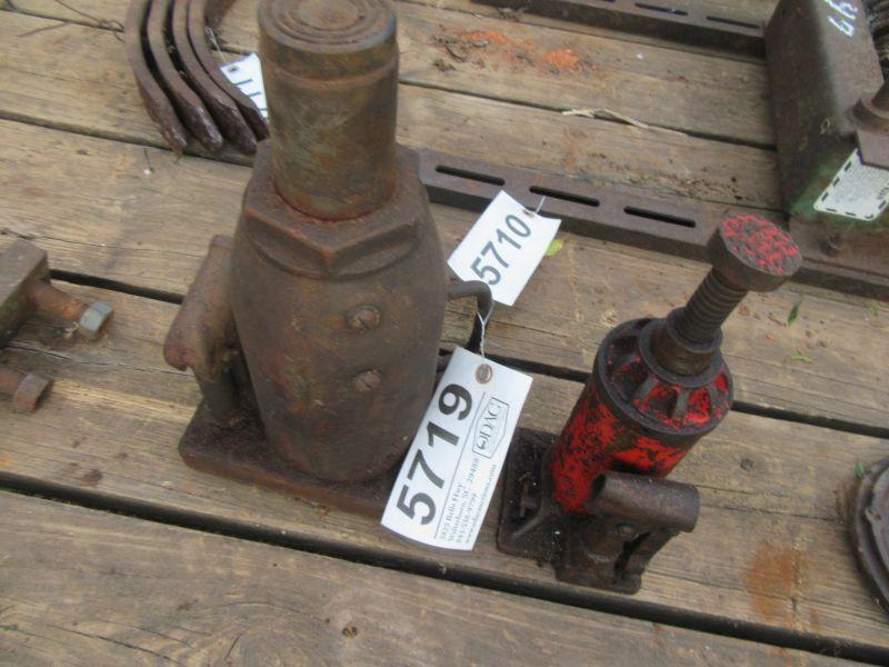 (5719) Pair of Bottle Jacks