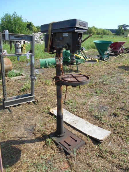 (7500) Central Machinery Drill Press