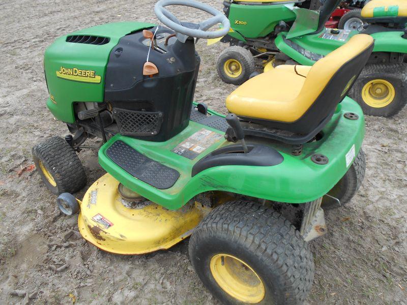 (8817) John Deere L 111 Mower (INOP)