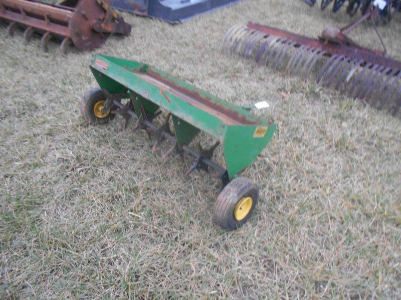 (6479)  John Deere Aerator