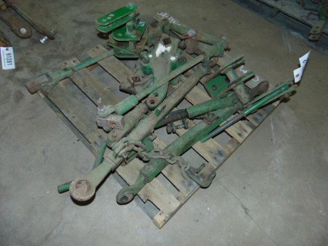 JOHN DEERE 801 HITCH SET,