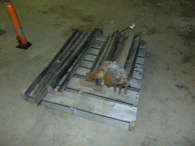 IRON TABLE STAND APPRX 25