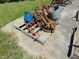 FARMALL A PLANTER AND MIDDLE,