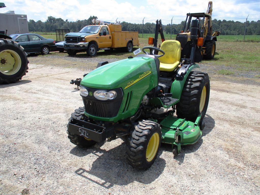 JOHN DEERE 2520 4 WHEEL DRIVE HST,