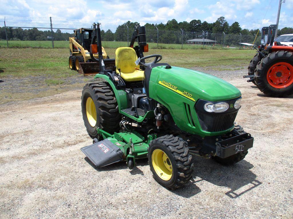 JOHN DEERE 2520 4 WHEEL DRIVE HST,