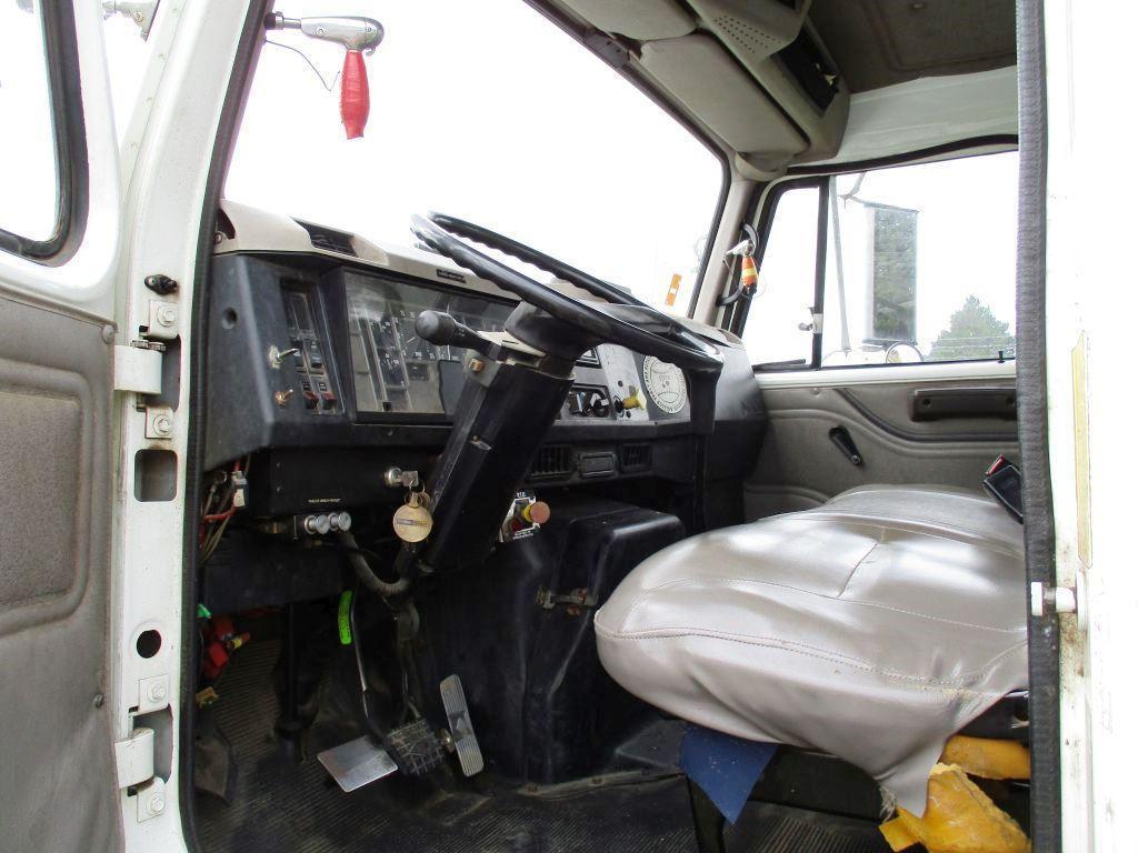 2001 INTERNATIONAL 4700 TRUCK,