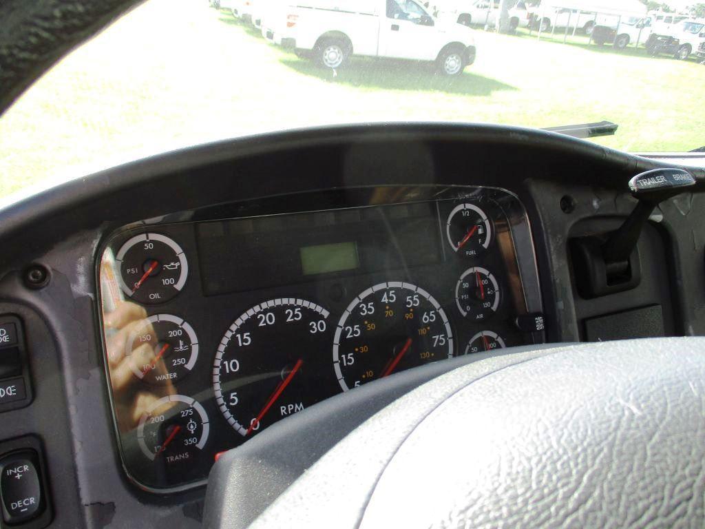 2007 FREIGHTLINER BUSINESS CLASS M2 TRUCK,