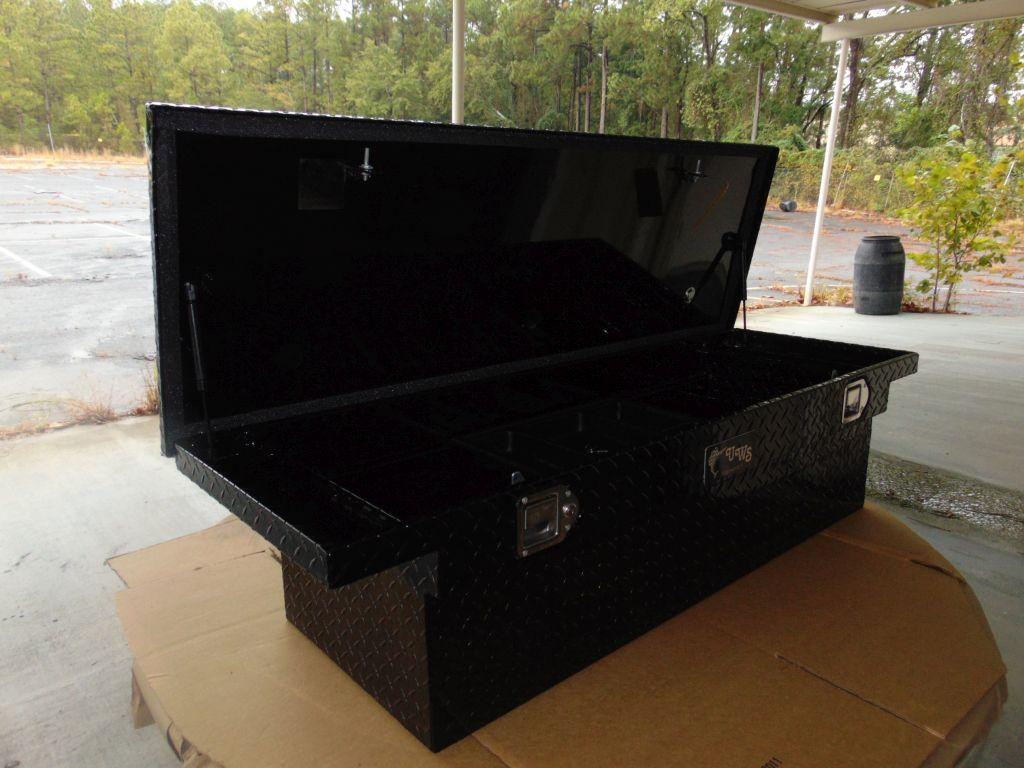 UNITED WELDING SERVIES BLACK ALUMINUM TOOK BOX,