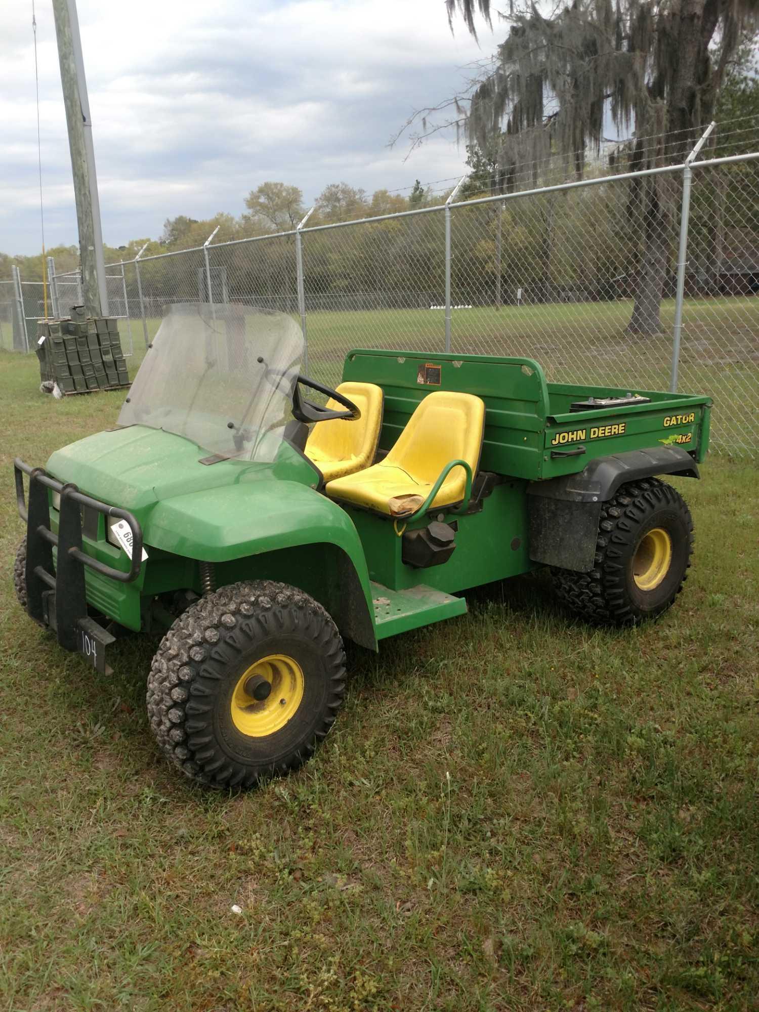 JD 4X2 GATOR