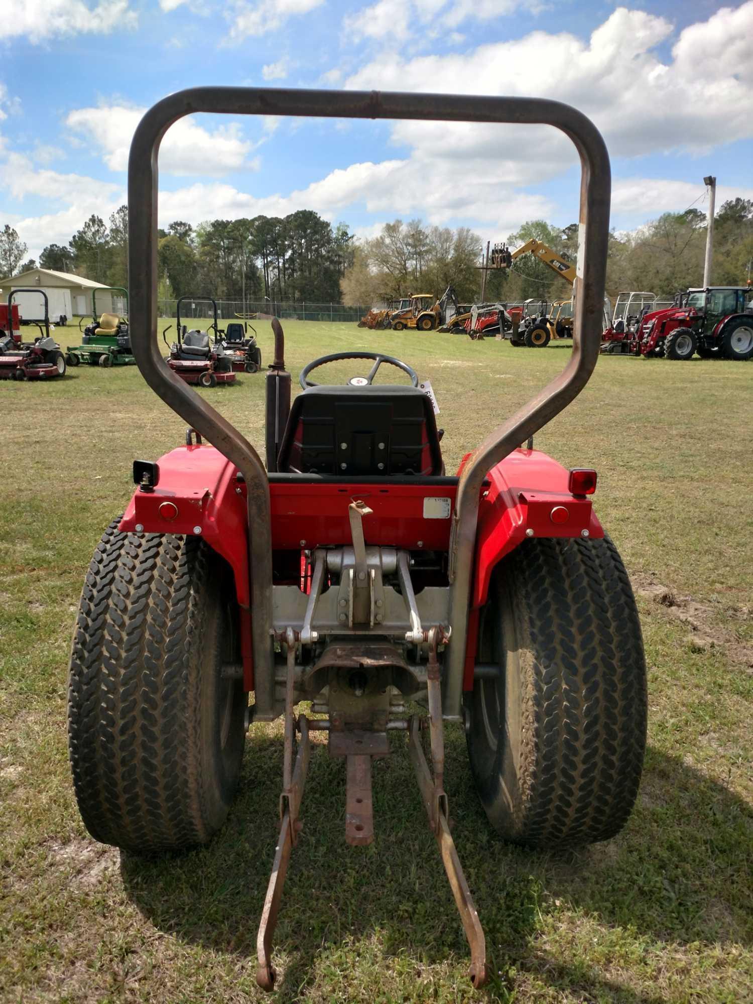 MF 1020 2WD TRACTOR