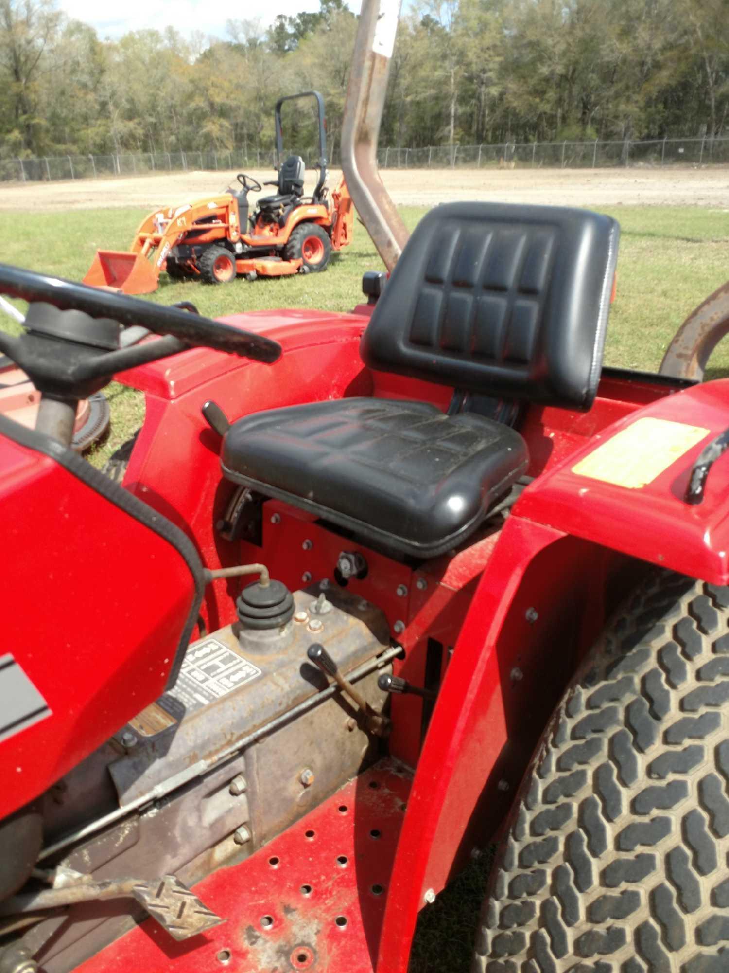 MF 1020 2WD TRACTOR