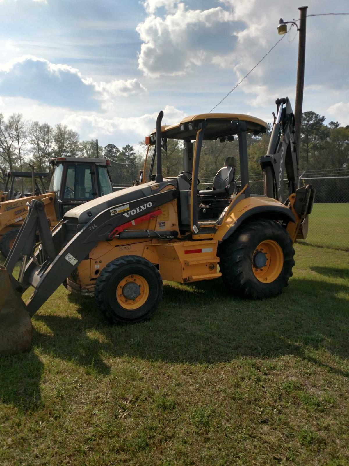 2012 VOLVO BL60B 4WD BACKHOE LOADER