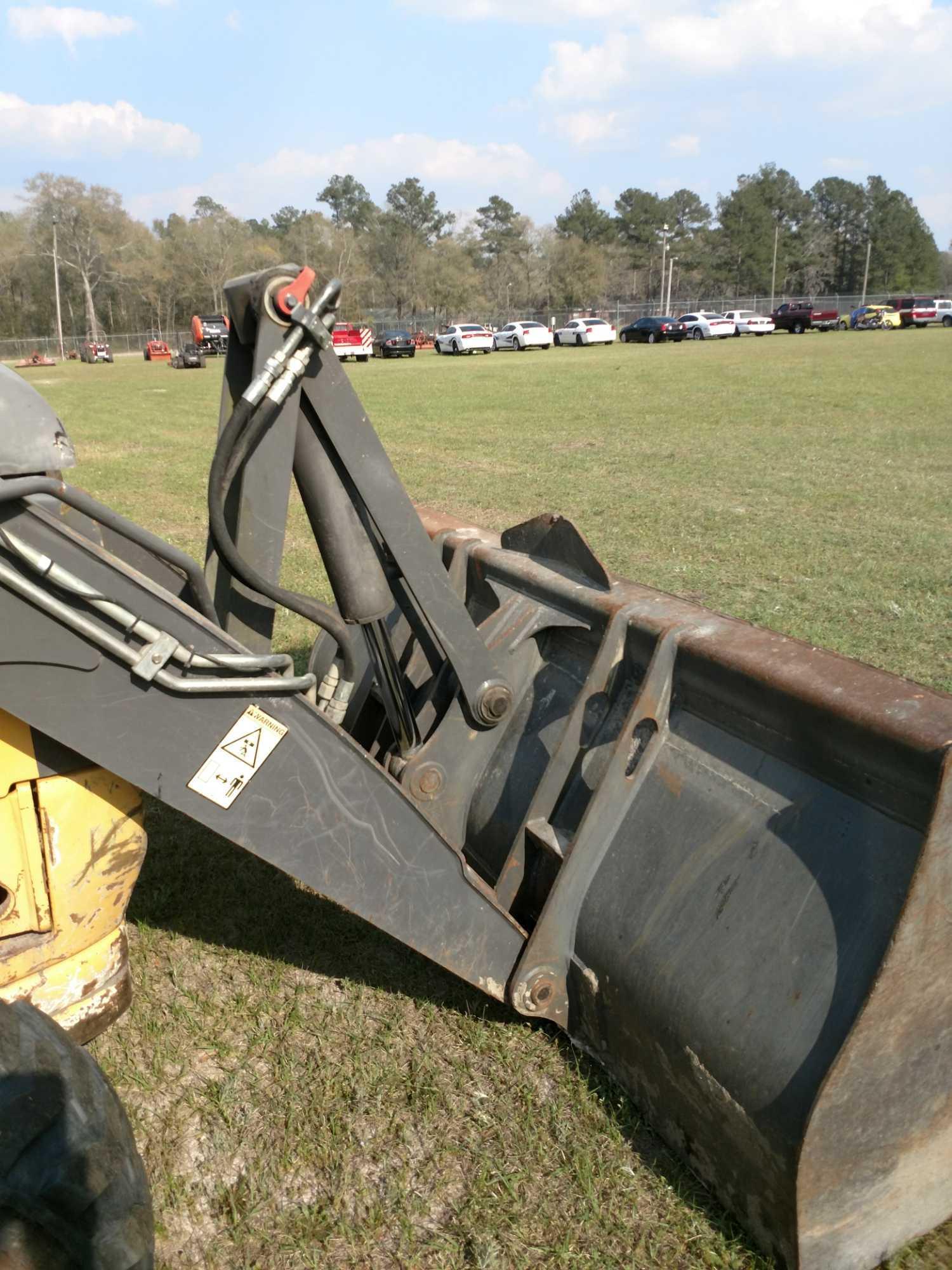 2012 VOLVO BL60B 4WD BACKHOE LOADER