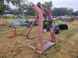 126 - HAY SQUEEZE ROUND BALE MOVER