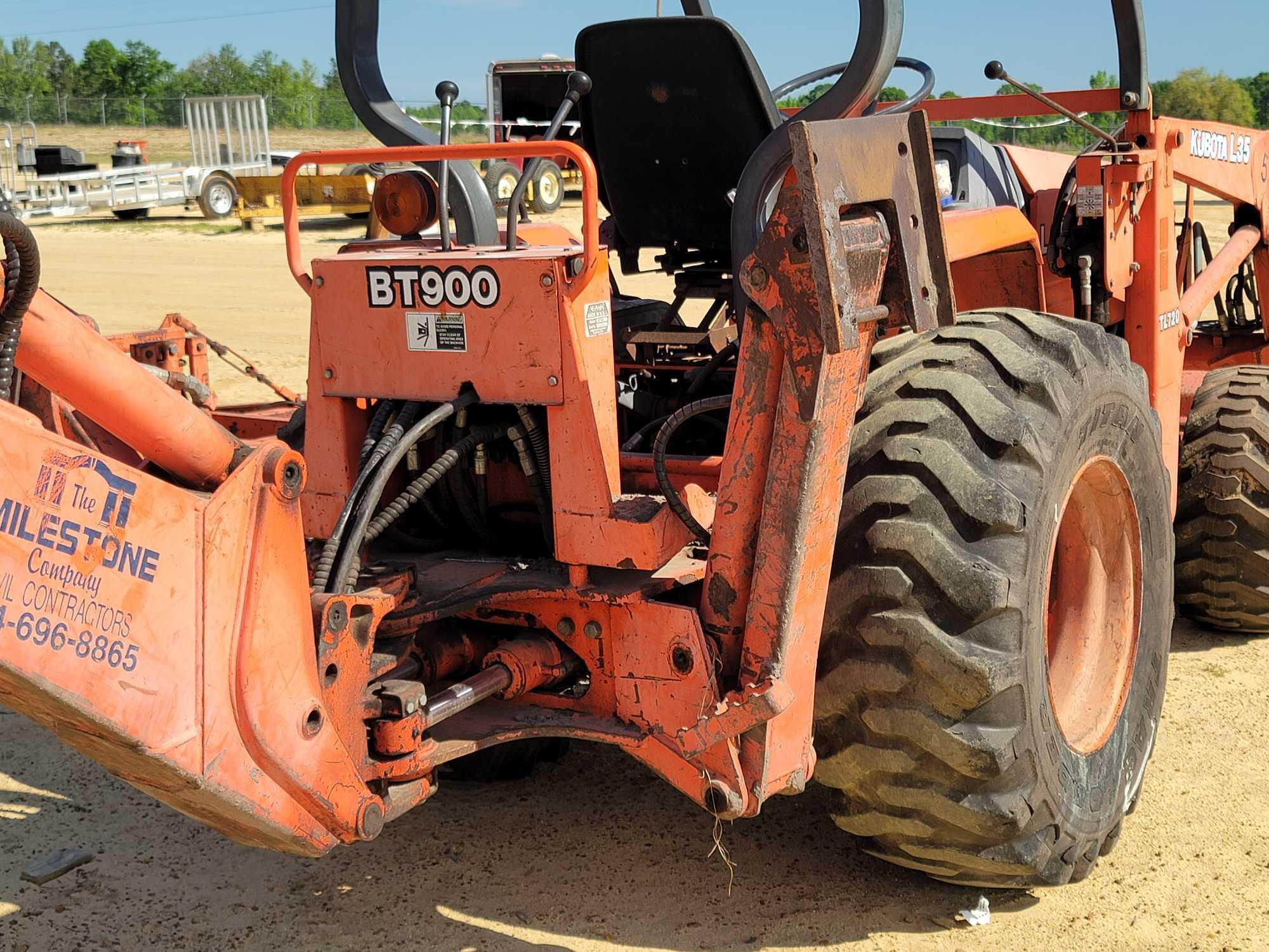 81 - KUBOTA L35 4WD TRACTOR,