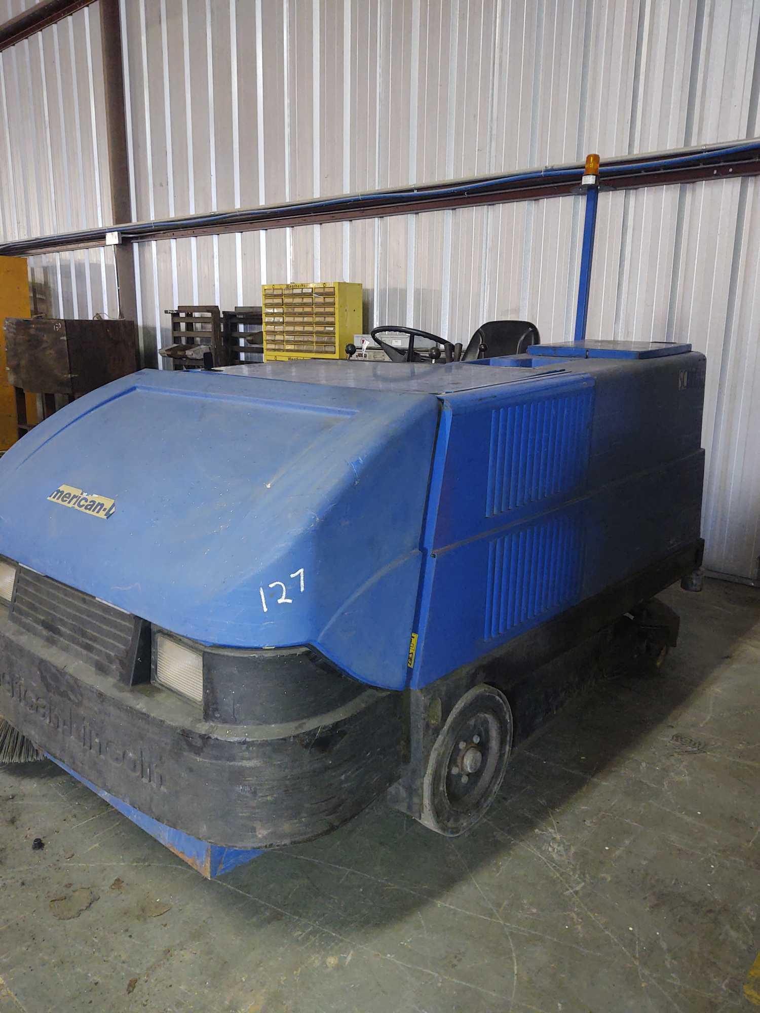 AMERICAN LINCOLN RIDER SCRUBBER SWEEPER,